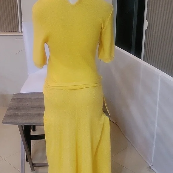 Elegant Yellow Knit Dress - Picture 3 of 4
